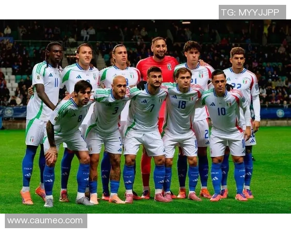 足球巨星霸气姿态壁纸精选 激燃赛场风采尽显英雄本色